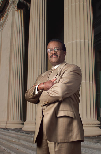 Jonnie Cochran in front of columns Editorial Image